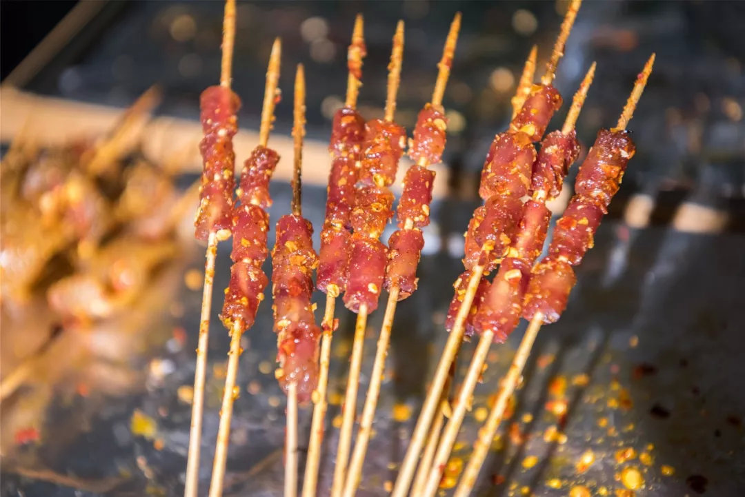 炭烤的小香肠色泽鲜亮,自带焦香,完全不油腻,没得一点淀粉的味道招牌