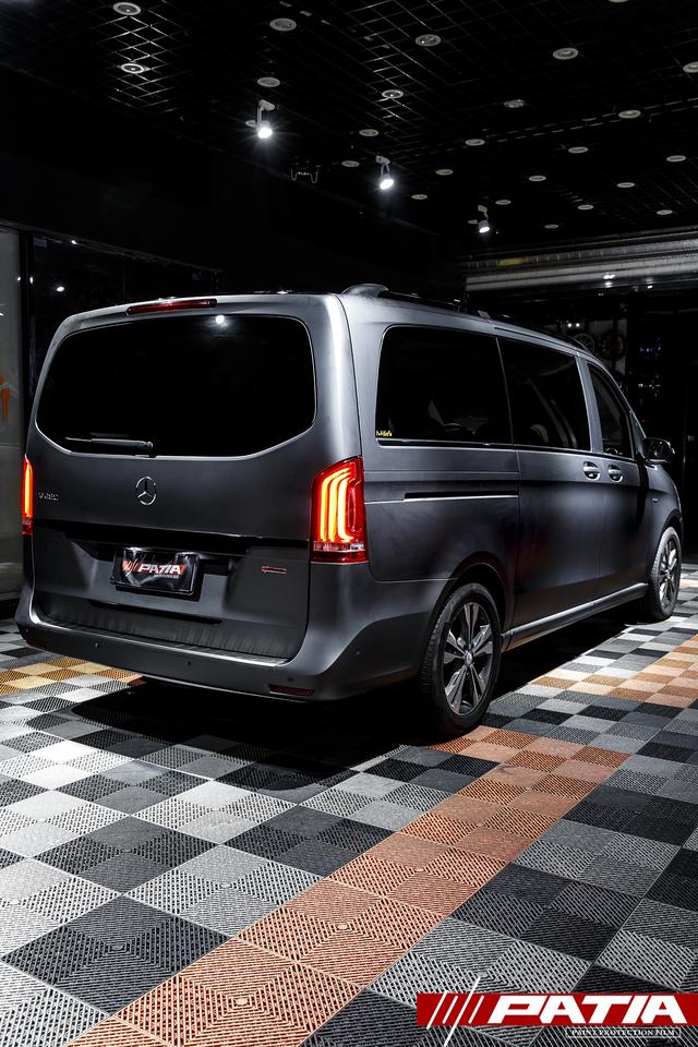 patia记录了v260l变身过程,我们看到工匠施工细致入微