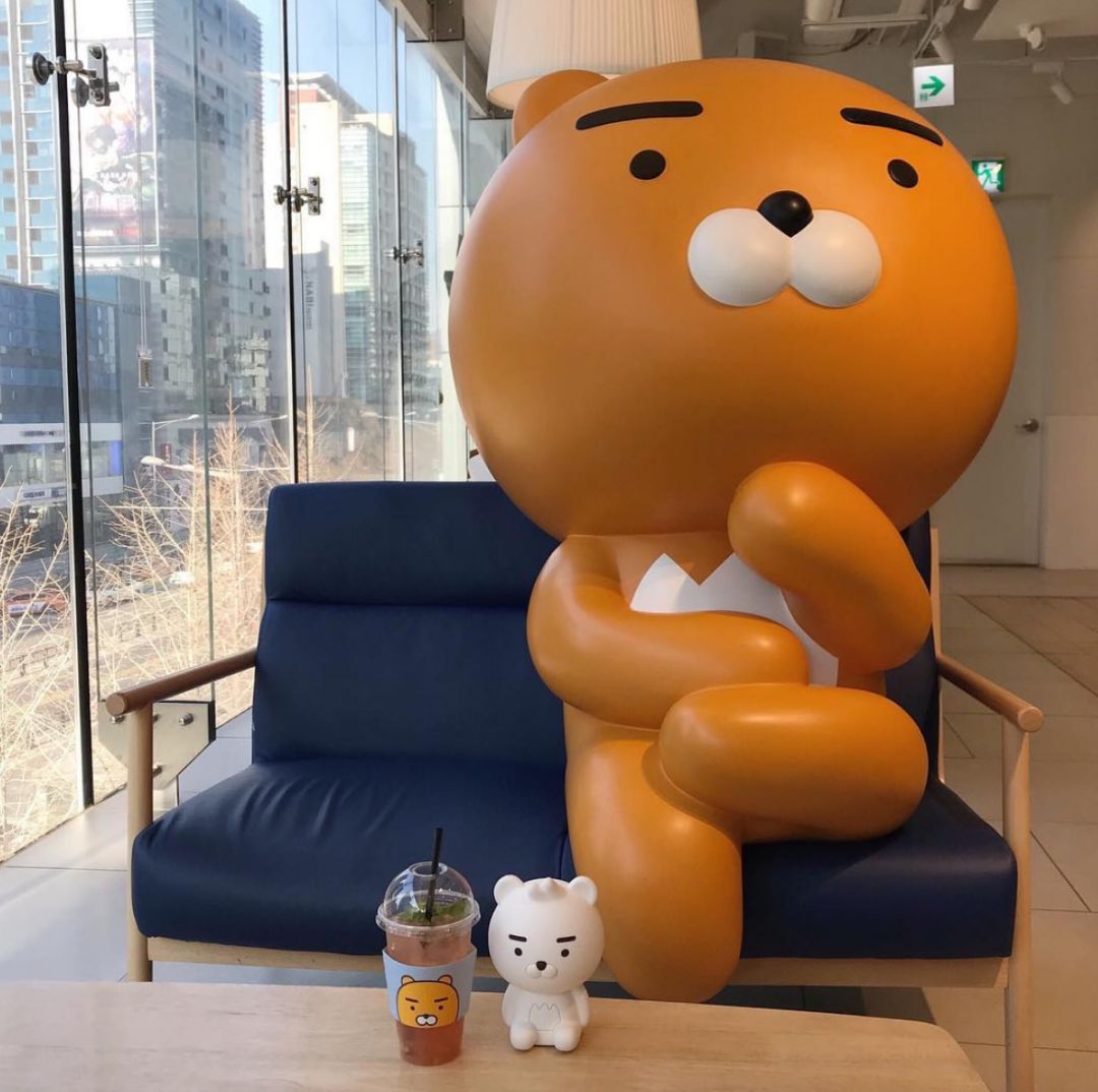位于首尔的ryan cafe,取材韩国激萌系聊天软件kakao friends的小憨熊