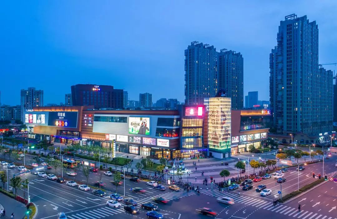 印象城,钱湖天地,巴丽新地等综合体并起,两核一轴规划,形成宁波难以多