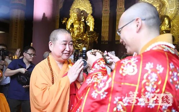 中国佛教协会副会长,广东省佛教协会会长,广州光孝寺方丈明生大和尚