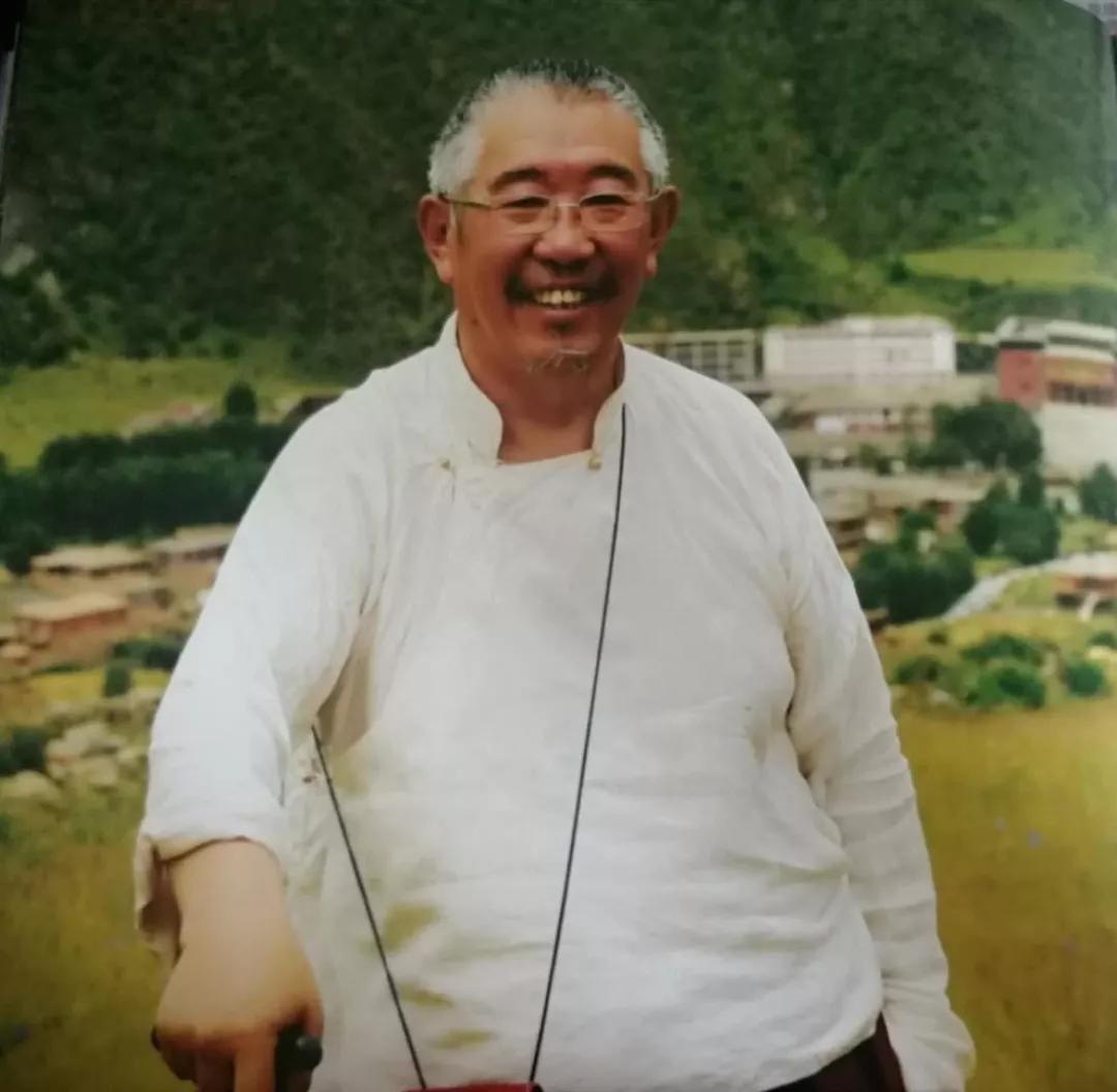 对于贫困乡民用药仅收取成本价格费用,对于特困者与宗萨寺管辖的1000