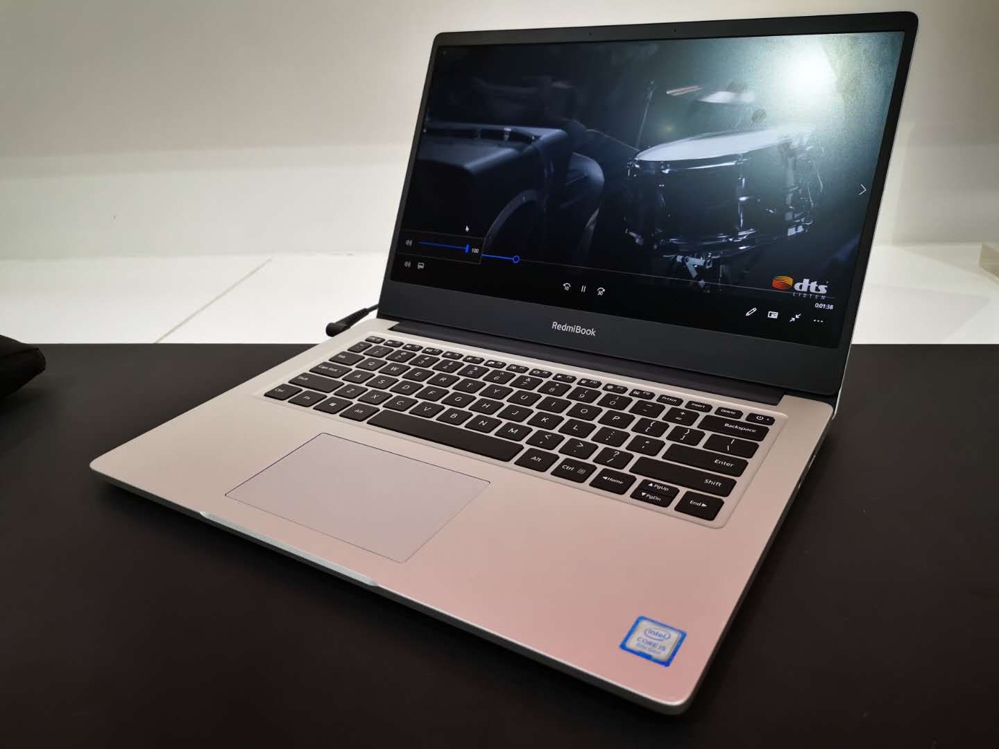 原创红米首款笔记本redmibook14真机图赏全金属机身独显加持