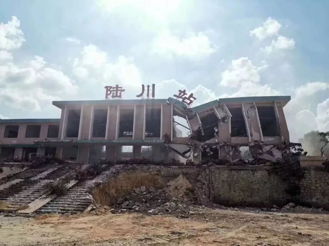 陆川旧火车站房已拆,新动车时代加速到来