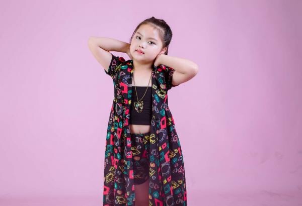 恭祝黄欣怡在"天才童音第二季"荣获季军称号!