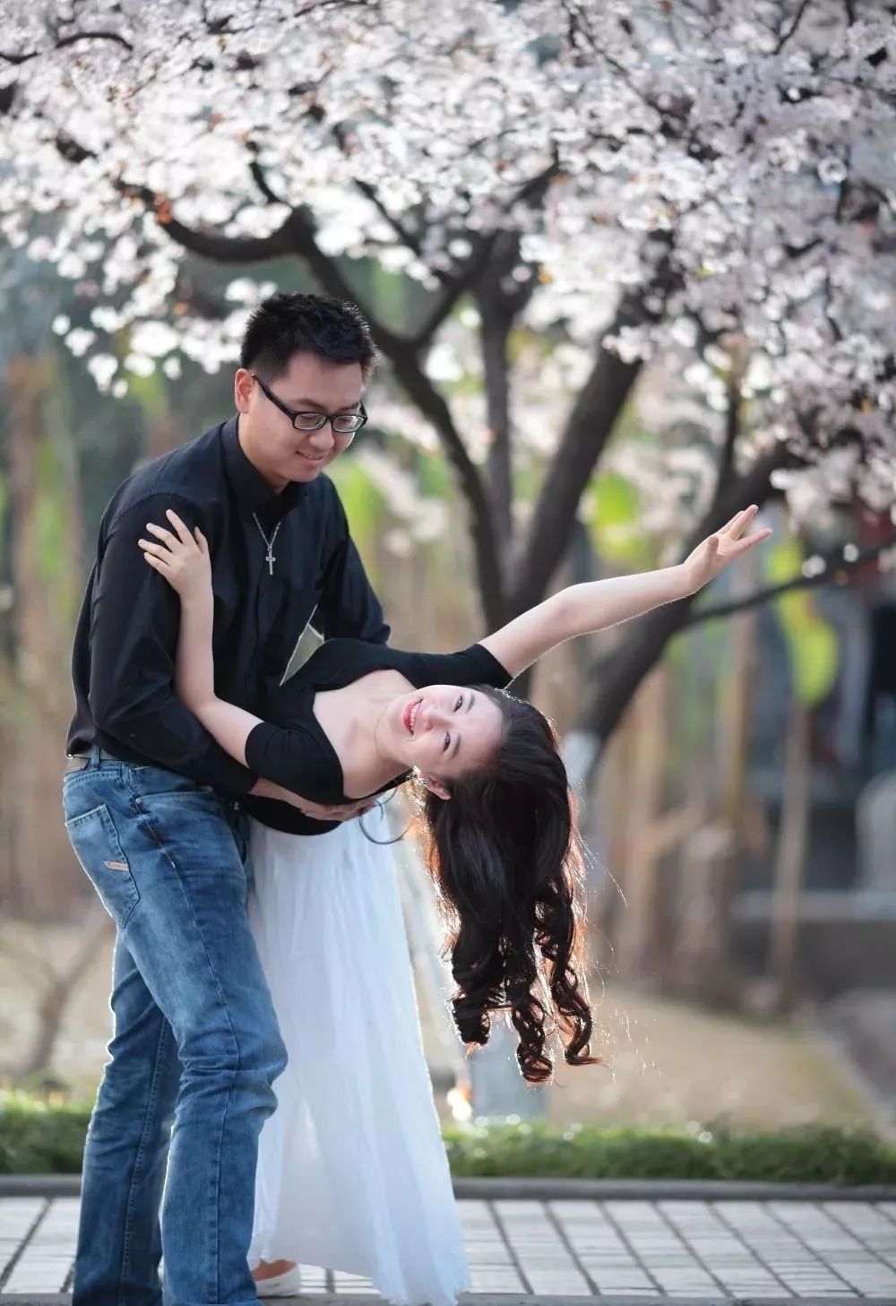 12大地震后的她如今怎么样了?_廖智