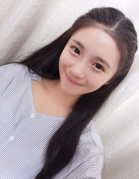 首位00后"谋女郎"出道,颜值高于周冬雨,直追章子怡!