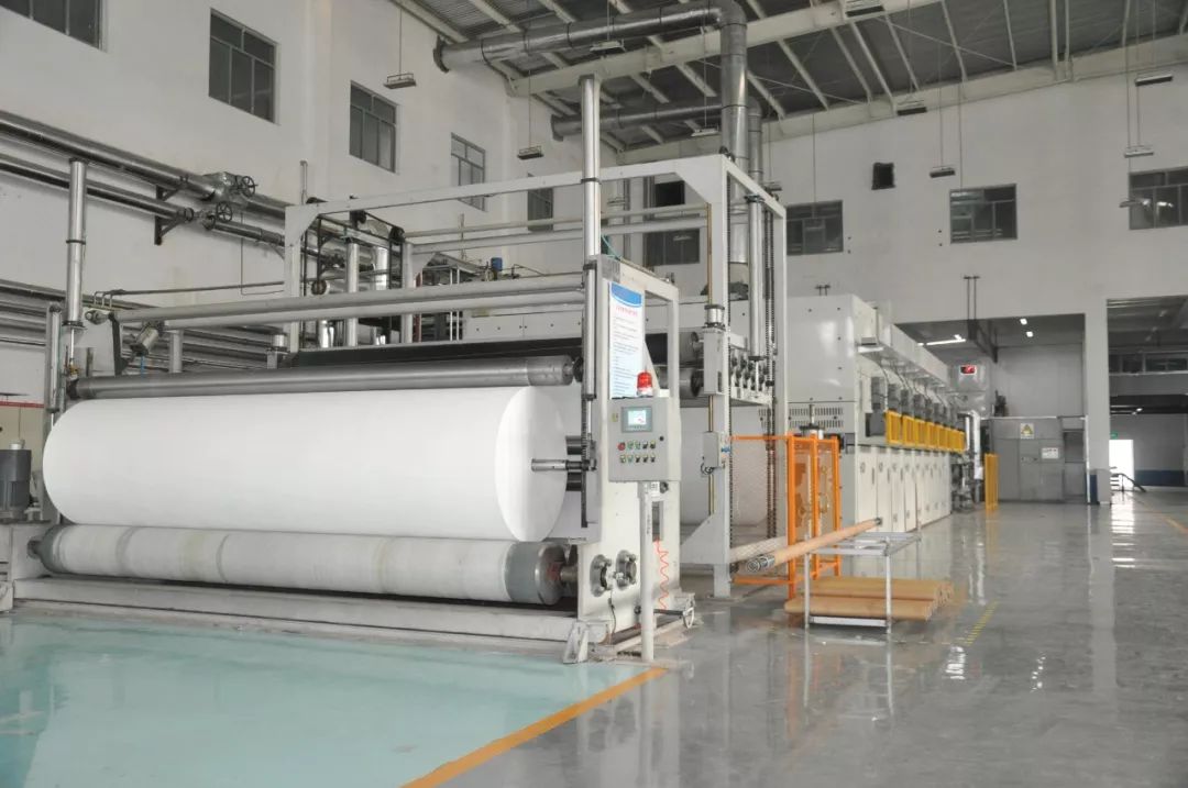 2016年,天鼎丰建成了国内首条年产8000吨的高强粗旦聚丙烯长丝针刺土