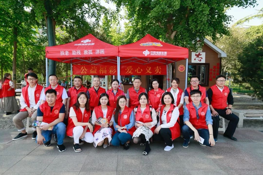 公益点滴善行绘出公益画卷省福彩中心开展公益福彩爱心义卖活动