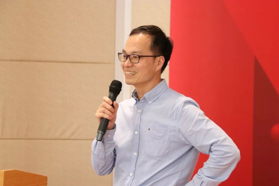 本次活动的赞助商钻石小鸟公司代表商务总监杨宏先生发表了讲话,并为"