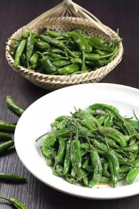菜单:香卤小龙虾油焖小龙虾香煎樟树港辣椒樟树港辣椒擂皮蛋樟树港