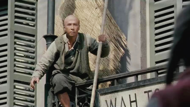 十月围城街上一片混乱王复明实力惊人帮助对付刺客