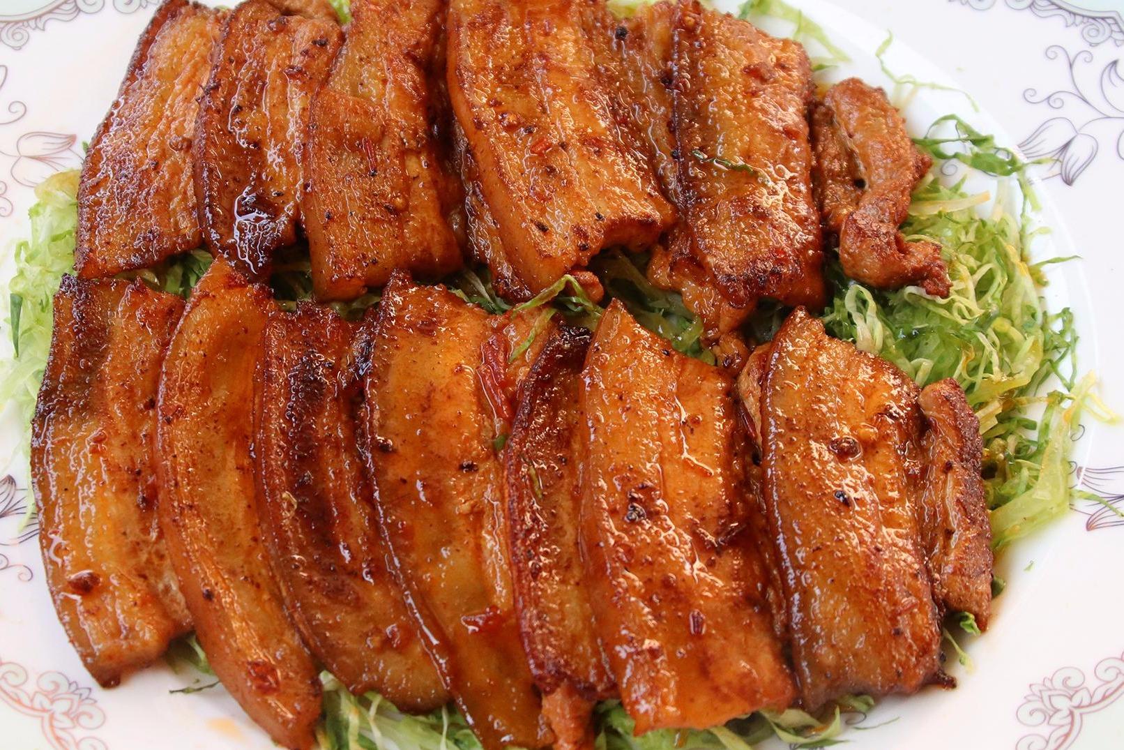 怎样煎五花肉才好吃记住这两点煎出来的五花肉外焦里嫩