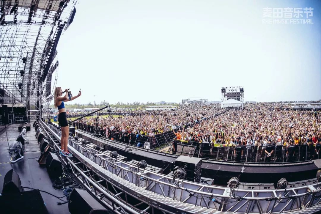 superstar超级巨星歌手beatrich与氪星演员wallisday在中国的最爱