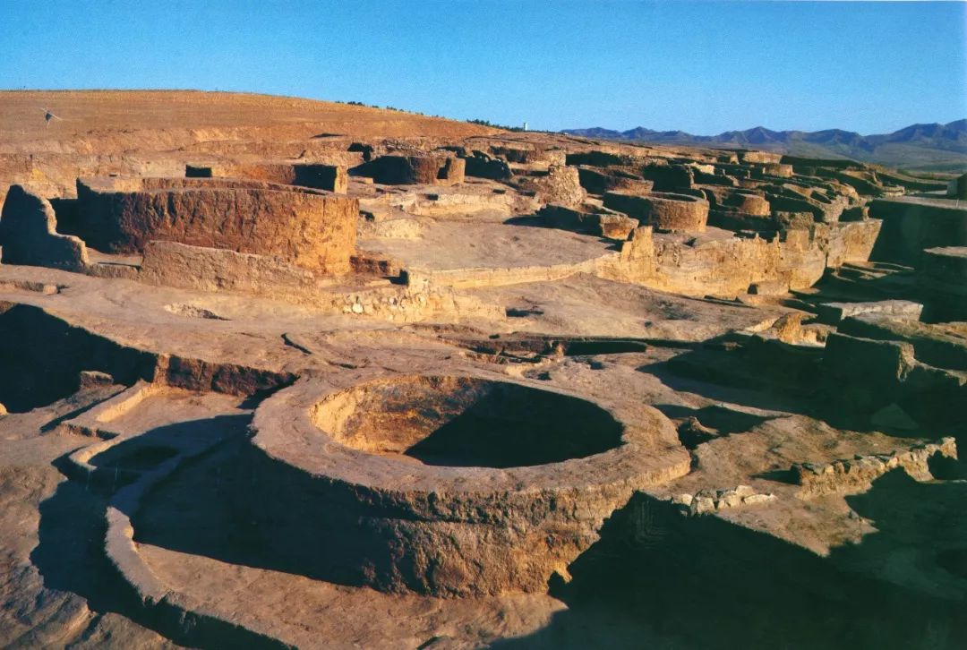 4000年前,"草原第一城"在这里出现,草原青铜文化再一次令世人瞩目.