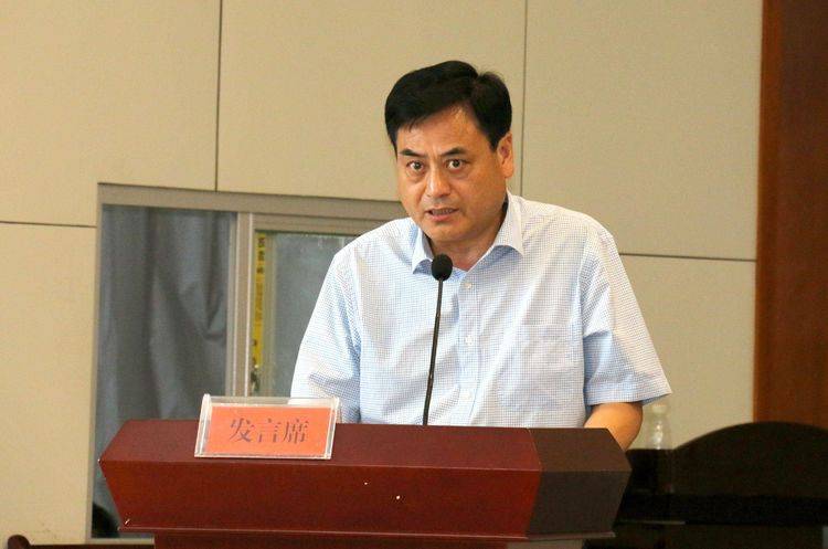 会上,李国忠同志宣读了《关于全县2018年禁毒工作情况通报》,《关于全