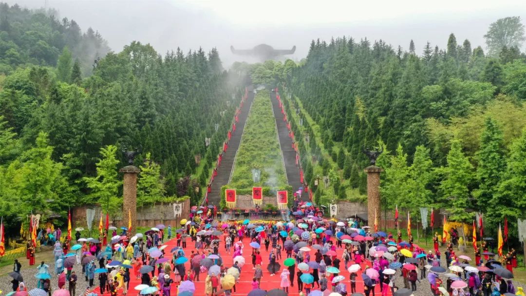 传承民族文化今天十省市千余人神农架寻根炎帝神农