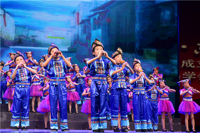 湖南衡阳:衡山县星源学校的葫芦娃登上省城音乐会舞台