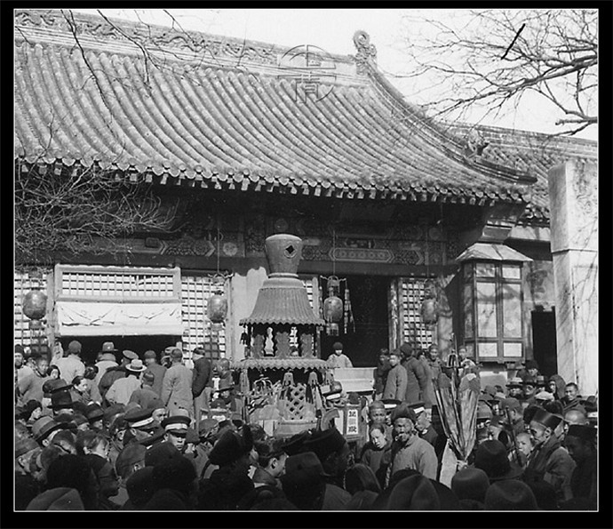 民国老北京的白云观新年庙会好热闹百姓在此焚香祈福