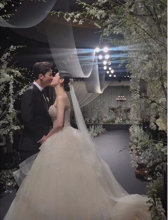 秋瓷炫于晓光举行婚礼曾经缺爱的灰姑娘被宠成了公主