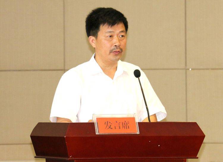 会上,李国忠同志宣读了《关于全县2018年禁毒工作情况通报》,《关于全