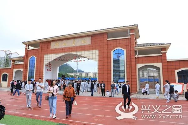 顶兴集团峰林学校首届家长见面会召开_教学