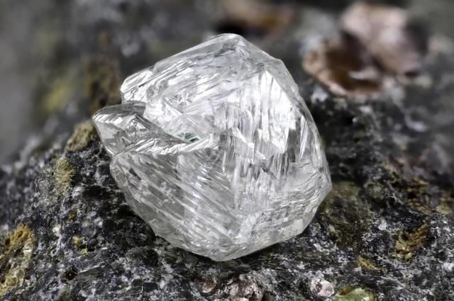 碳结晶怎么变成闪闪发光的钻石你手上戴的是古代海洋历史