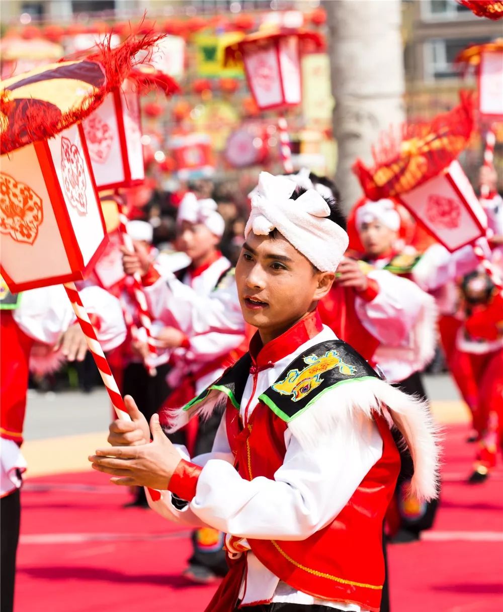 延川大秧歌是陕北地区汉族民间舞蹈的杰出代表,它和黄陵,洛川老秧歌
