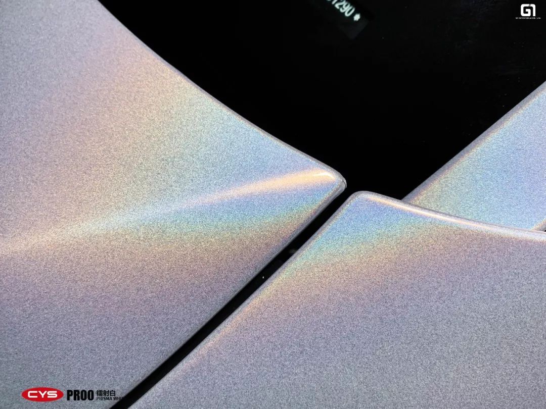 阳光下的彩虹镭射白效果