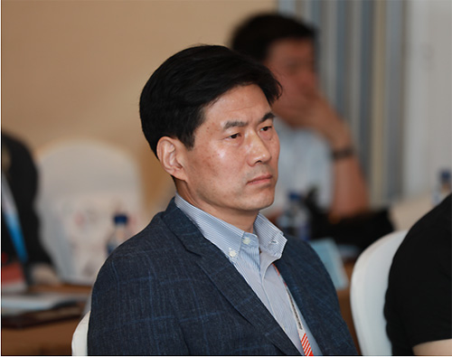 华体集团副总裁,华体博联董事长魏卫革匈牙利匹克手球俱乐部为2019