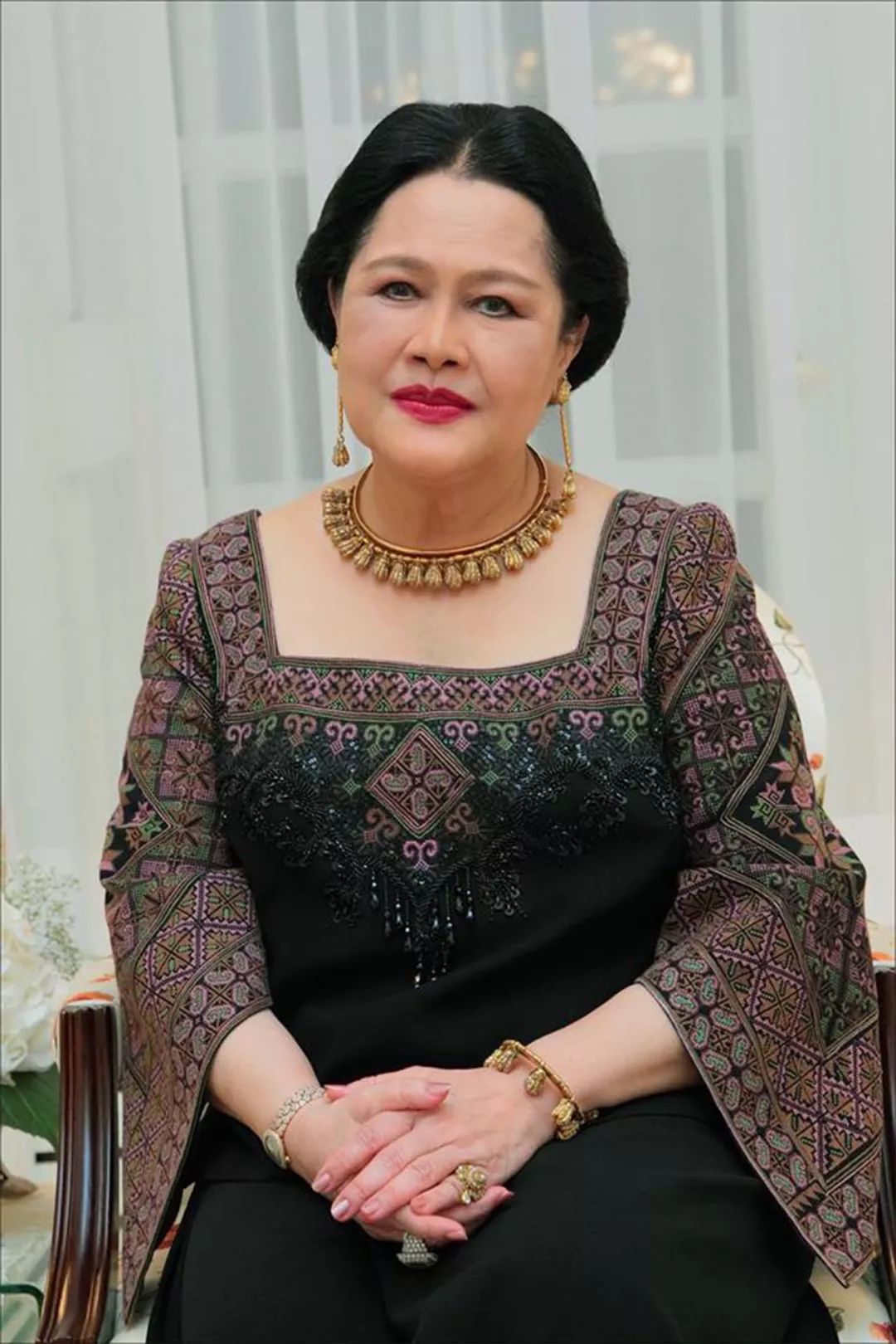 当地时间5月28日,泰国宫廷办公室发布了关于诗丽吉王太后的声明,宣布