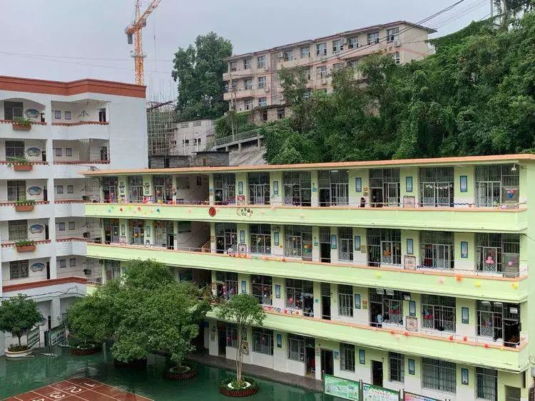 今天 藤城中心校的孩子们笑得真甜!_藤县