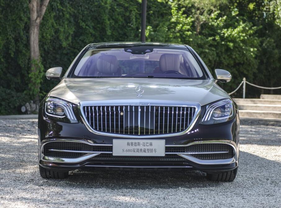 全新奔驰迈巴赫s级实车亮相双色车身豪华内饰就像移动宫殿