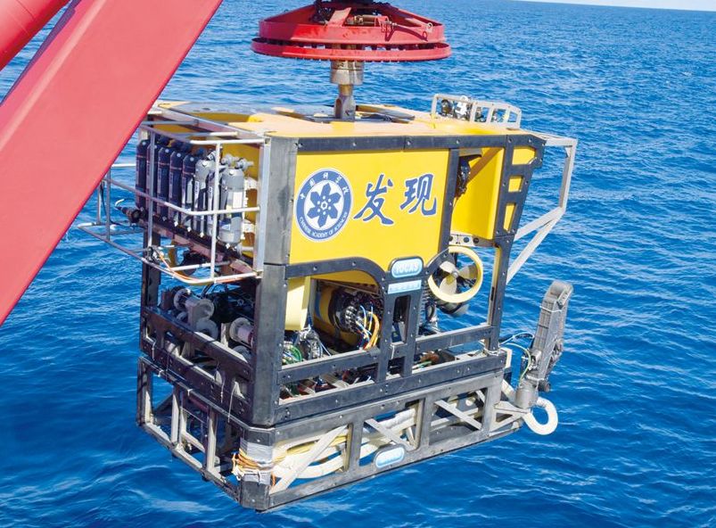 科学号探秘马里亚纳海沟海底有山山有花园