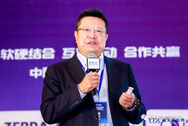 圆桌环节中,vci供应链培训学院首席讲师王梁燕,通天晓软件创始人吴煜