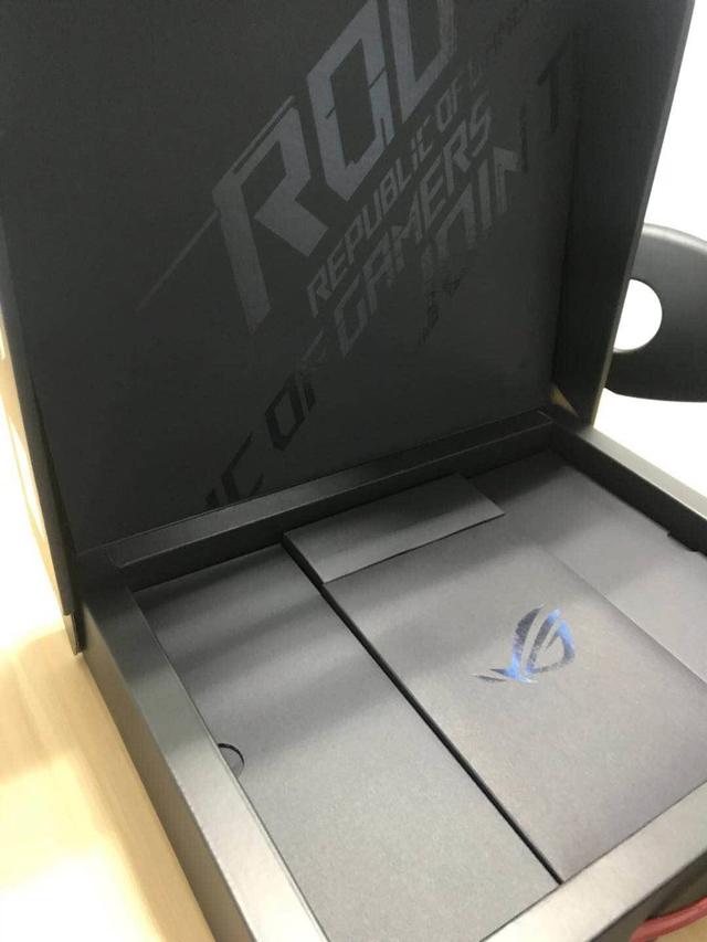 原创开箱rog枪神3钥石开启强劲配置240hz显示屏玩游戏真的爽