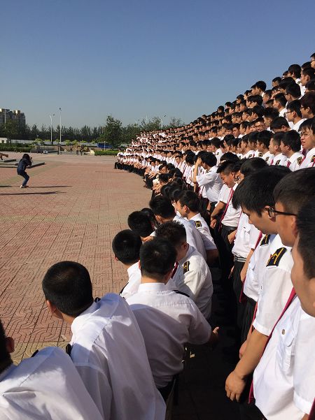 32強賽時,看到鄭軍指導背後那條寫著