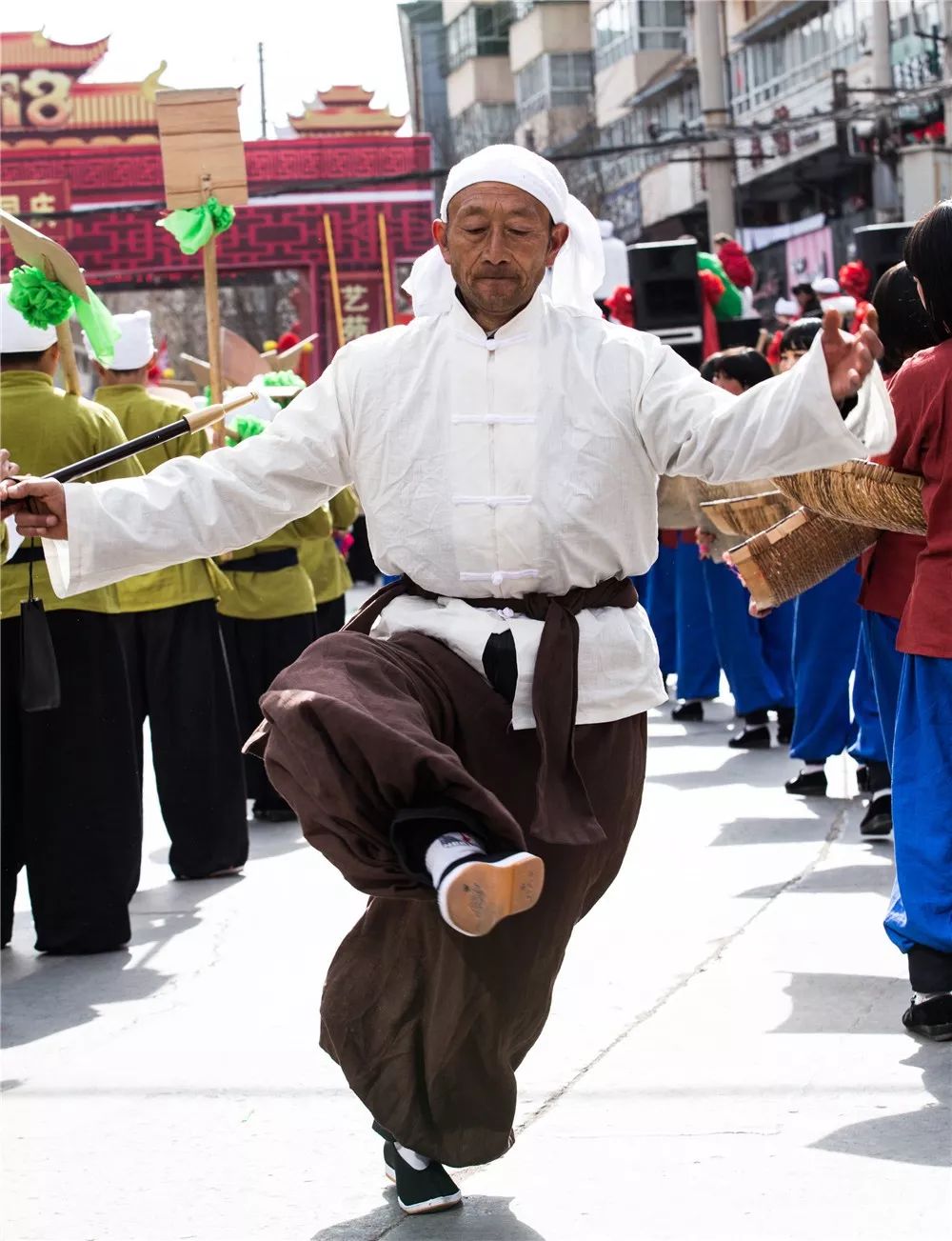 延川大秧歌是陕北地区汉族民间舞蹈的杰出代表,它和黄陵,洛川老秧歌
