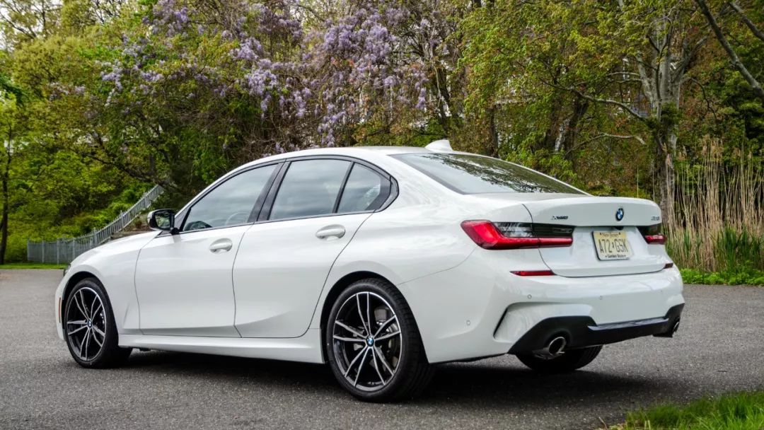 比后驱版本快03秒四驱全新宝马330i技惊四座