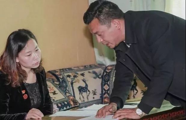 李荣花自2018年7月到达服务地后,截至目前办理各类