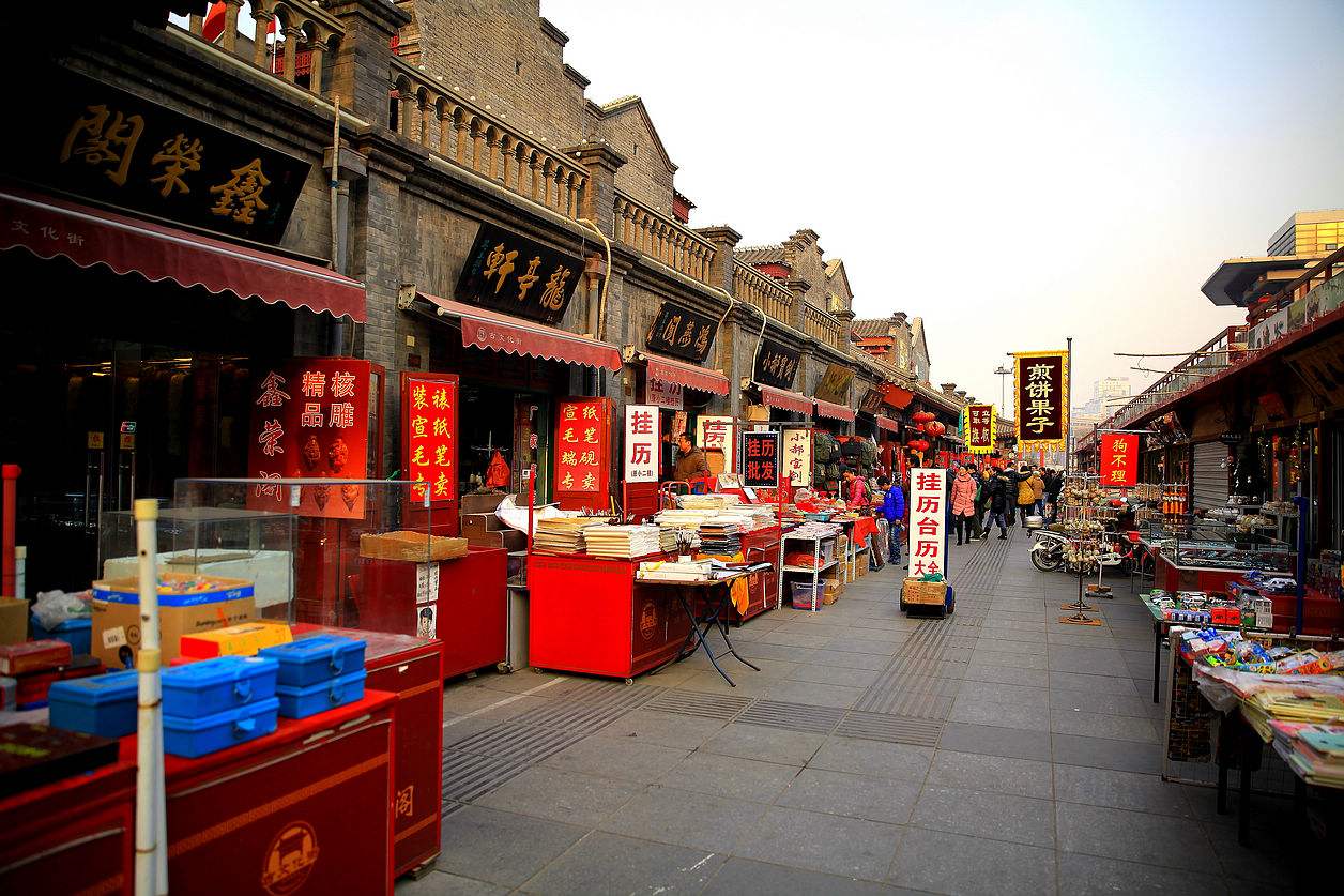 每个城市都有自己的古玩城,但是天津这个古玩城,它的历史和规模相对是