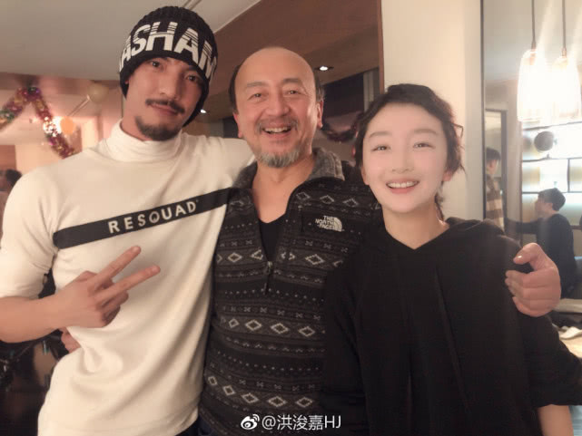 是香港人,也是北京电影学院11届的表演系本科生,跟周冬雨,娜扎,吴优