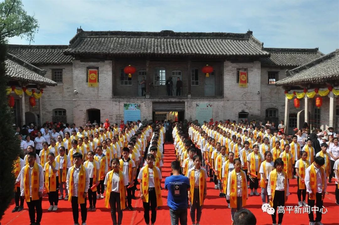 看石末初三学子们在宣圣庙拜孔祈福啦