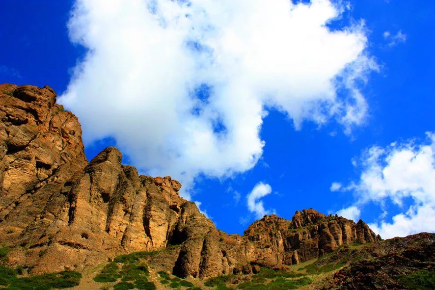 【丝路名城 甜美哈密】楼房沟_莫钦