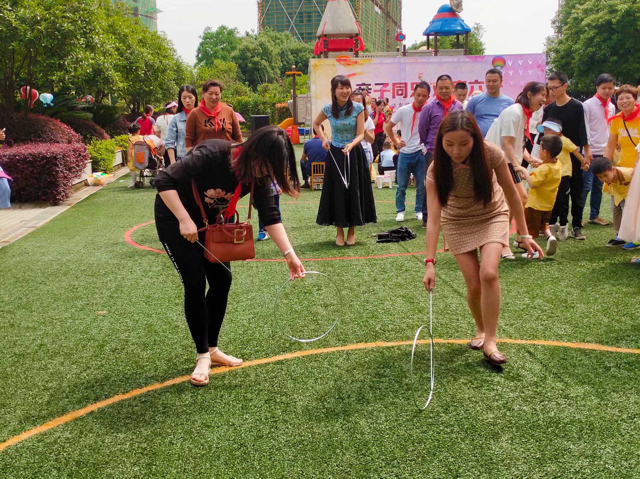 5,踢毽子6,打弹珠7,分享美食9,一起唱歌10,分享爸妈的故事