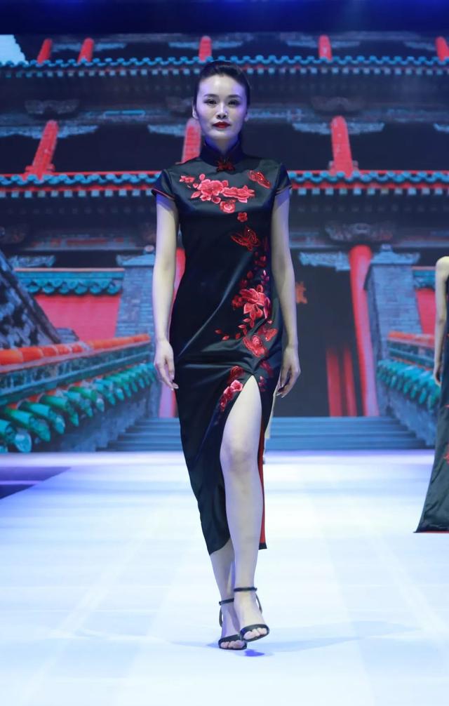 时尚头条中国定制旗袍艺术大赏来了带您领略服饰文化的传承与创新