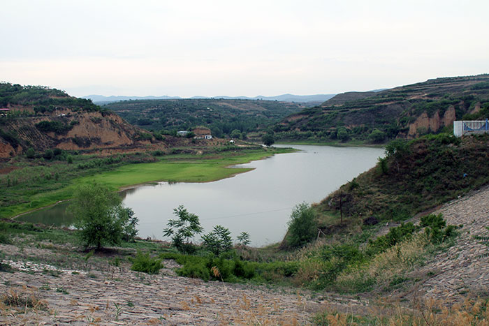 张锡泉一行来到王庄镇富源水库实地检查隐患排查整治,防汛措施落实