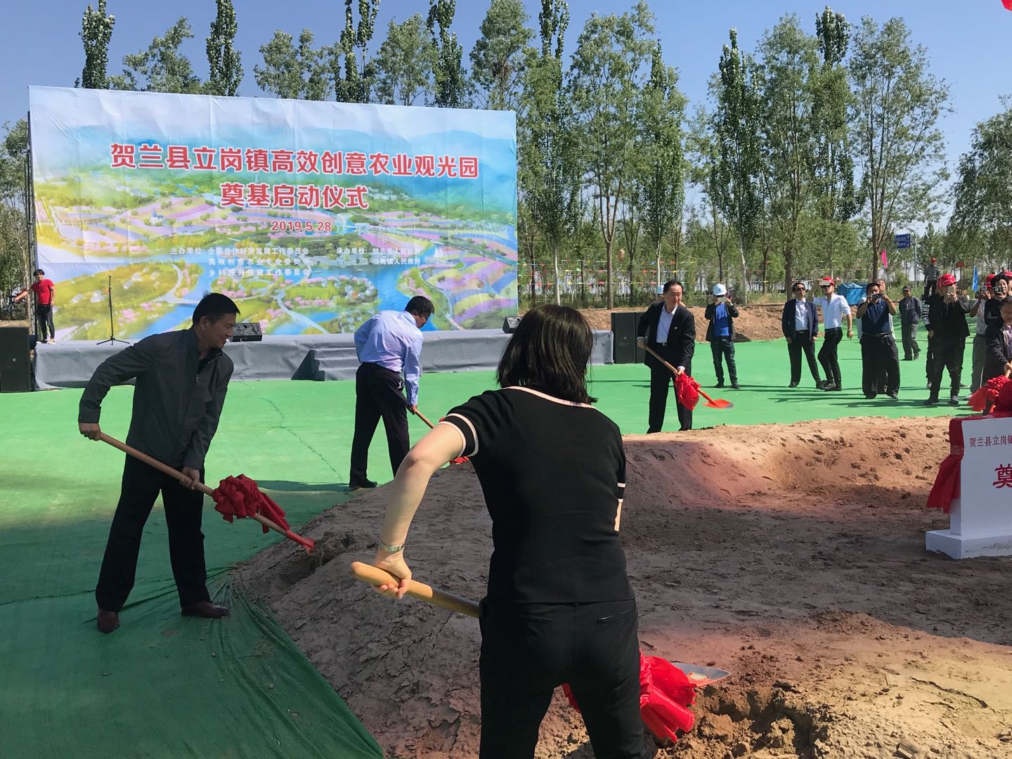 仪式上,马刚副县长介绍了项目基本情况,林莉洪主任对项目运营情况进行