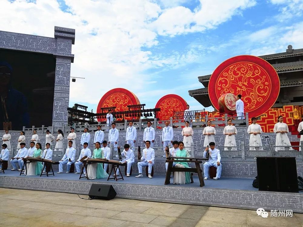 钟鸣神州序礼拜祖大典由中央电视台主持人周瑛锋,王洲,湖北卫视主持人