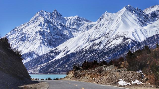 无可抗拒的川藏线美景——然乌湖